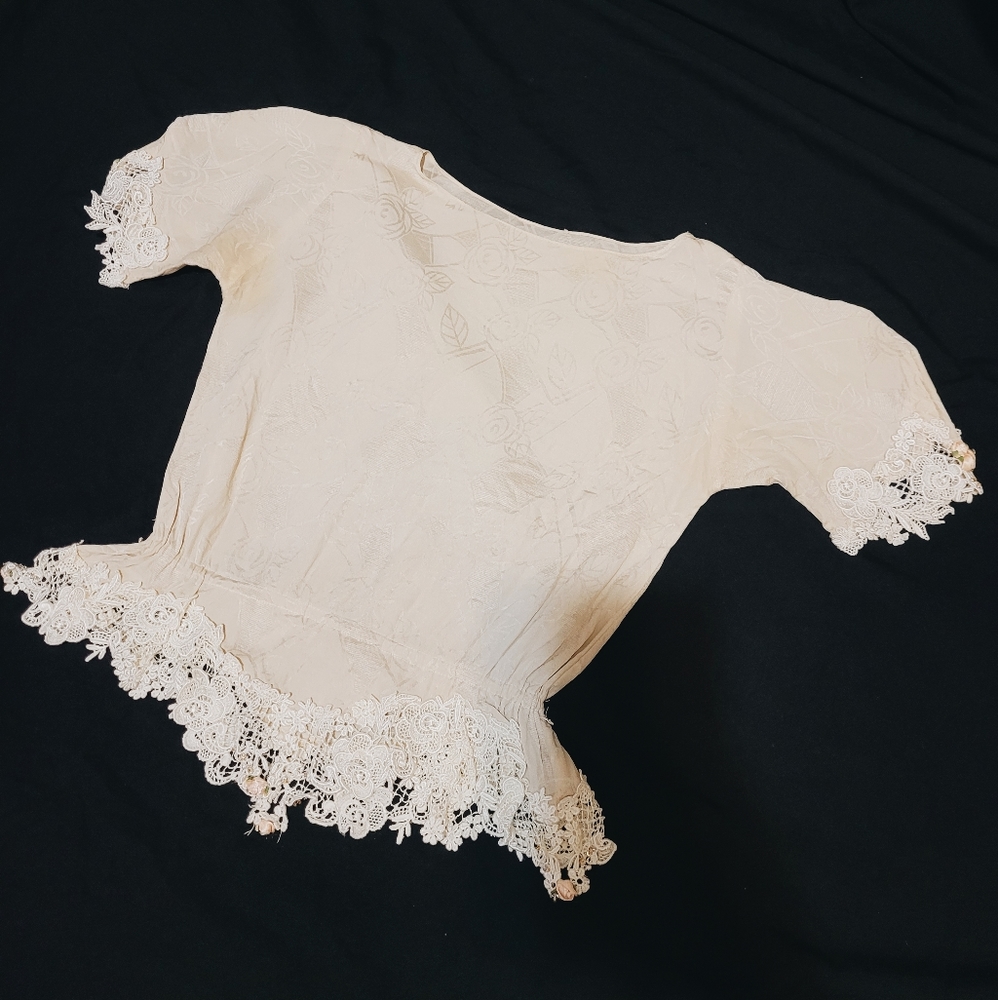 Bonwit Teller vintage lace and silk vintage top -D7